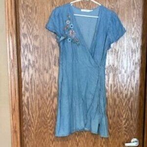 Blu Pepper Tie Wrap Denim Dress with Embroidered Flowers - Size Large